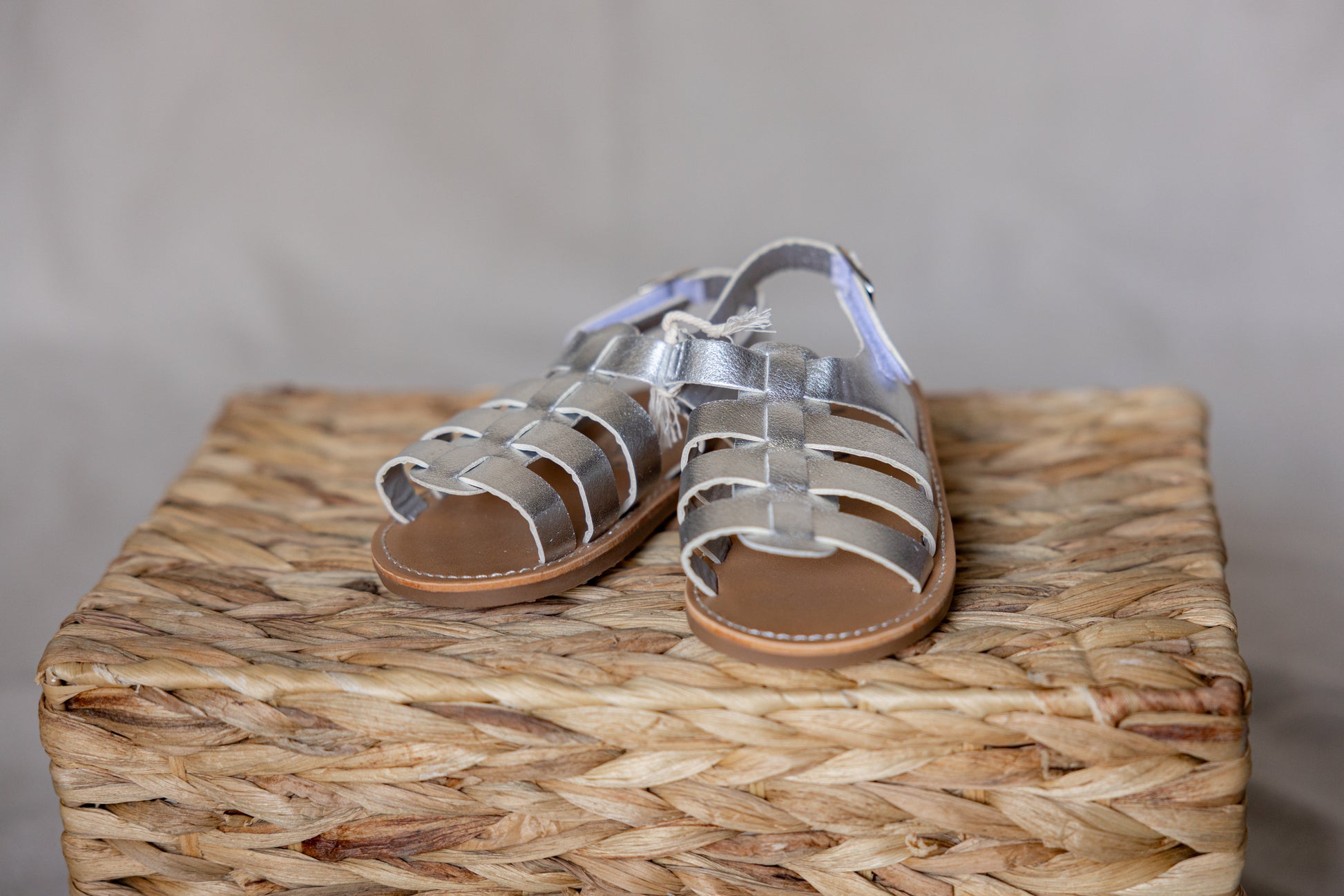 Zilverkleurige peuter-en kindersandaaltjes