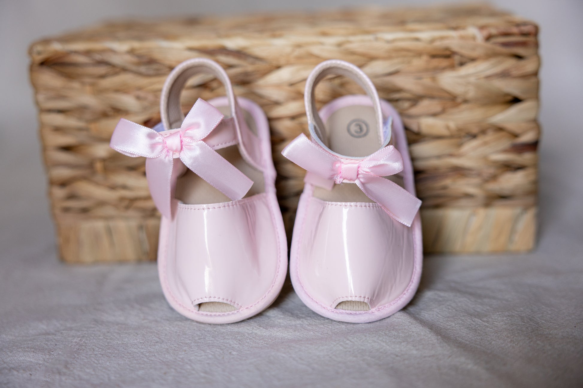 Lichtroze babysandaaltjes