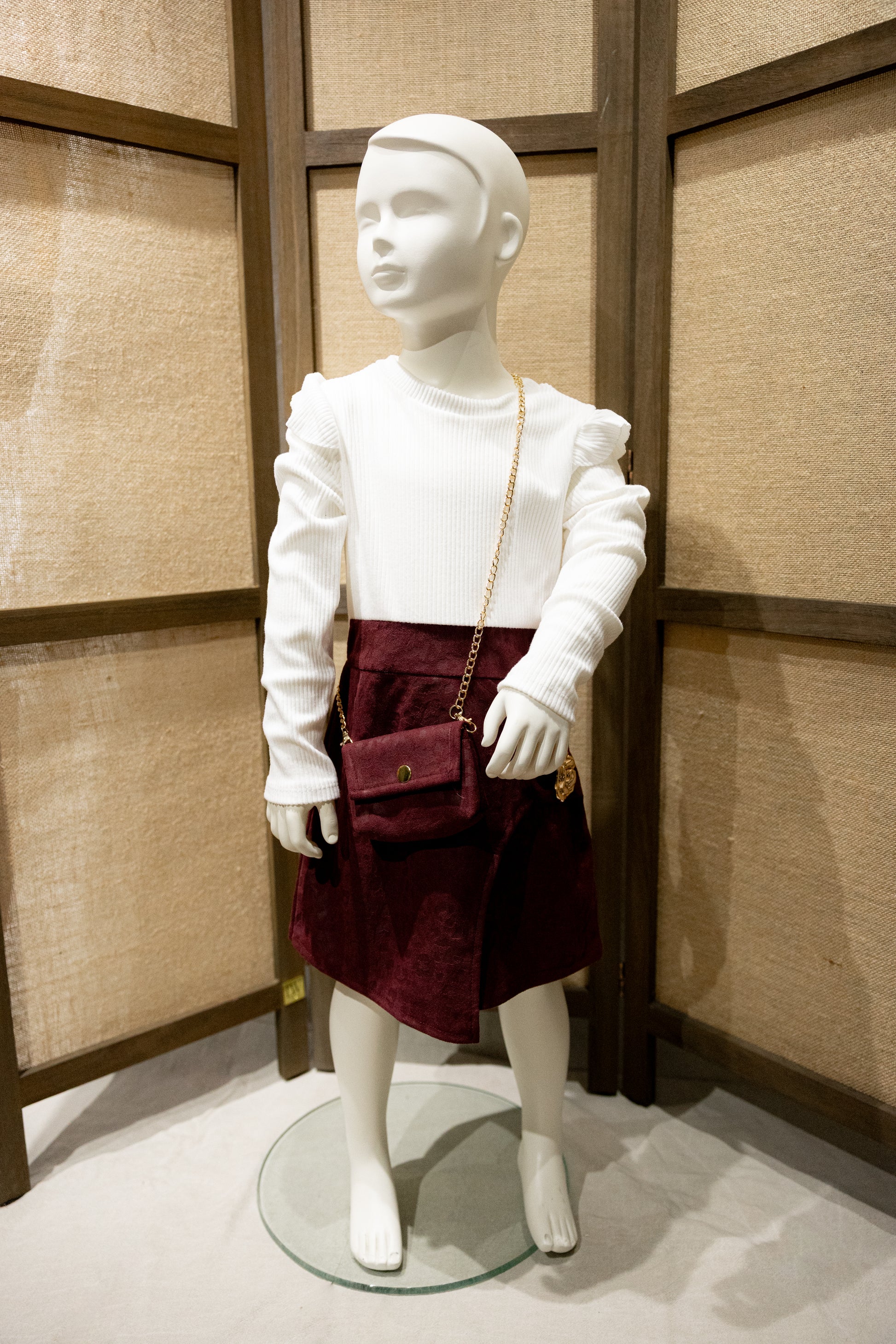 Bordeaux jurk met creme bovenstuk en tasje