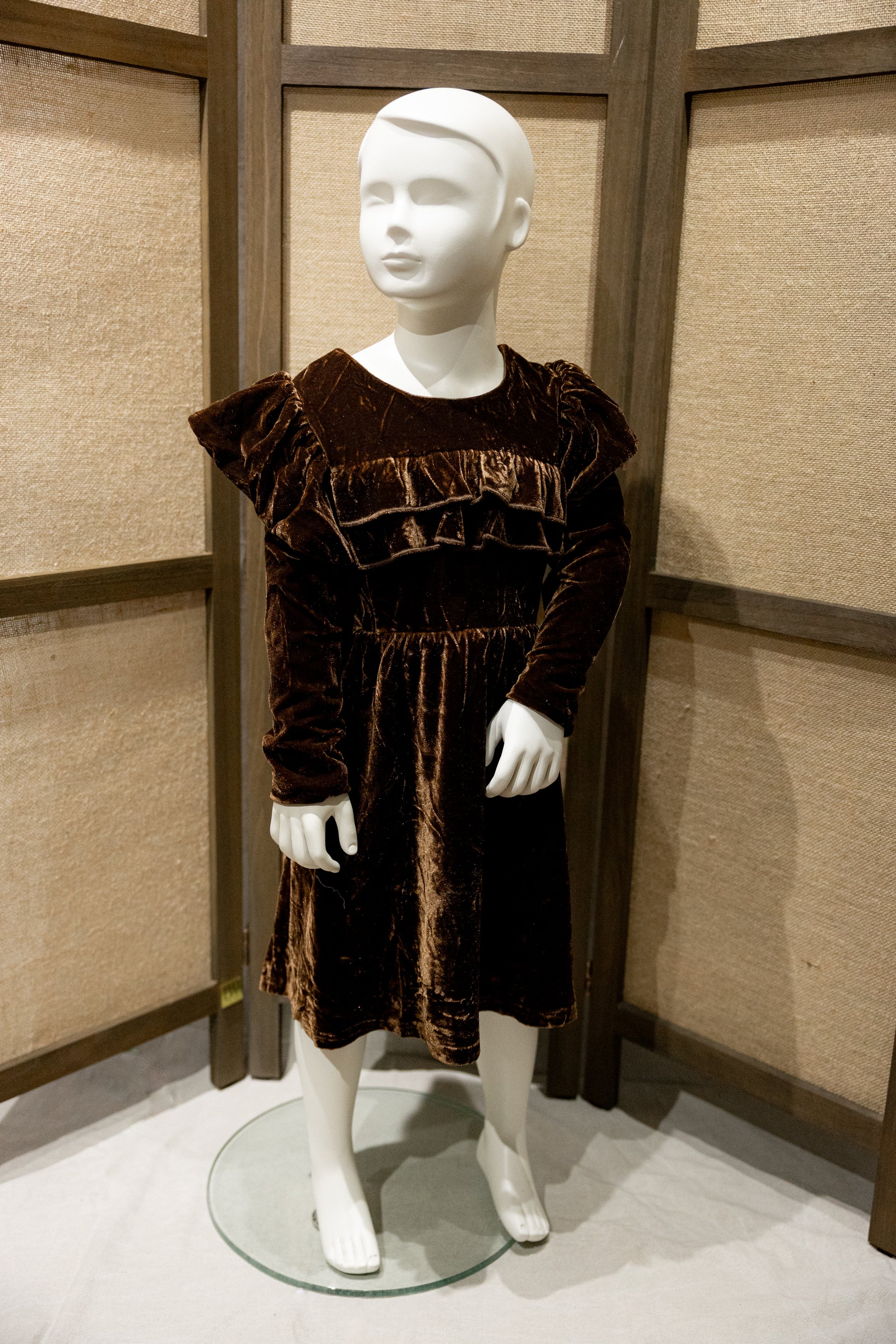 Donkerbruin fluwelen jurkje