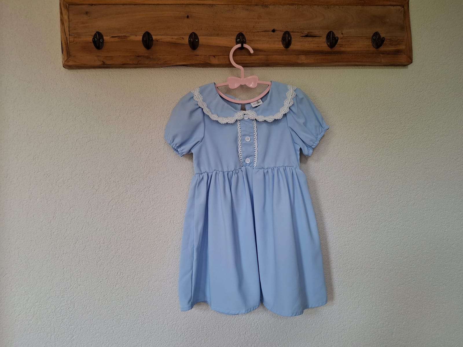 Blauw jurkje met pofmouwtjes