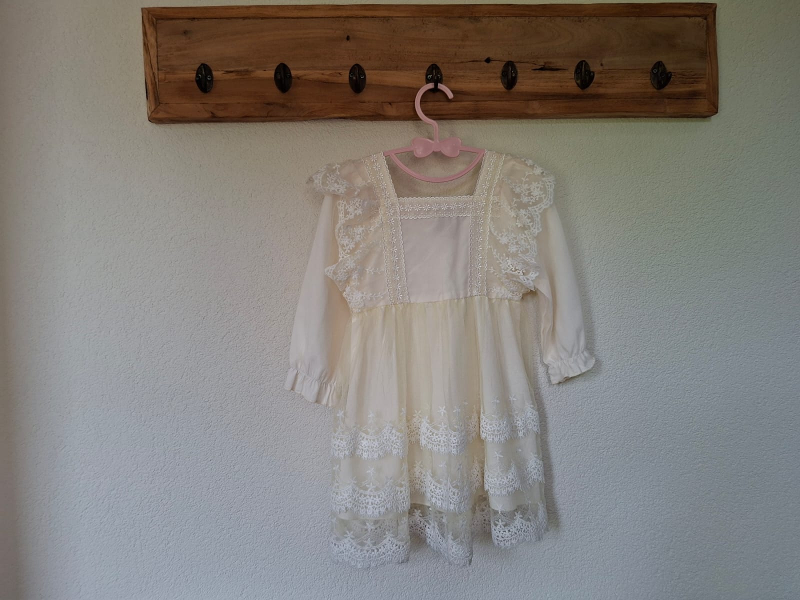 Feestjurkje met lange mouw.