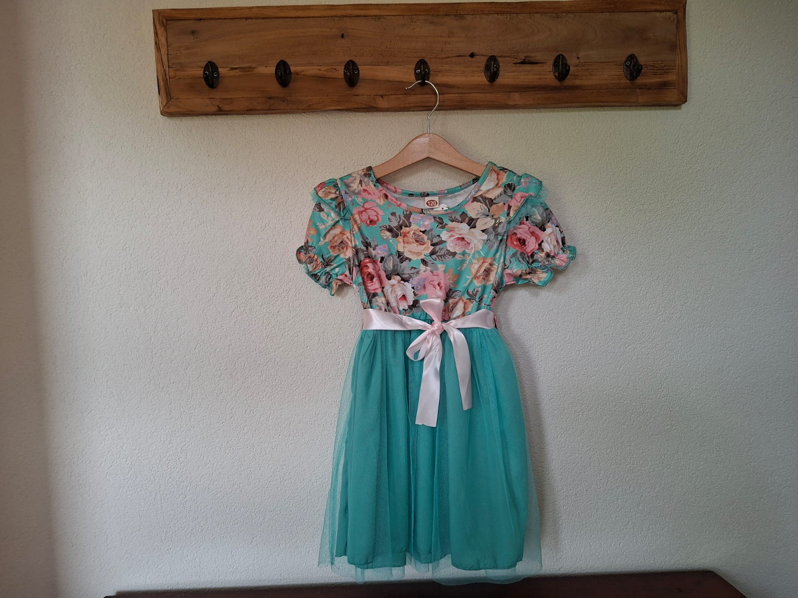 Gebloemd jurkje met effen rokje