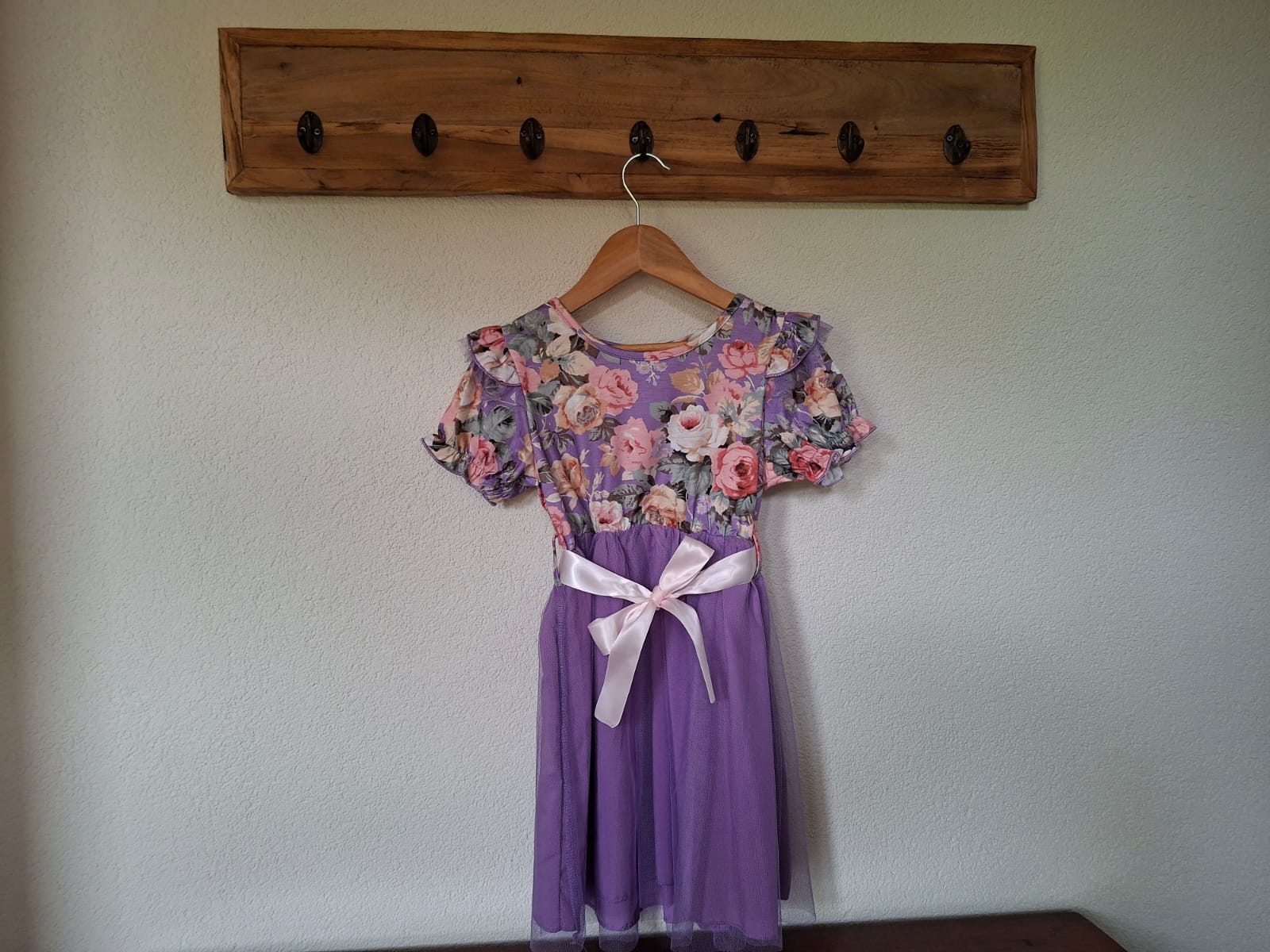 Gebloemd jurkje met effen rokje