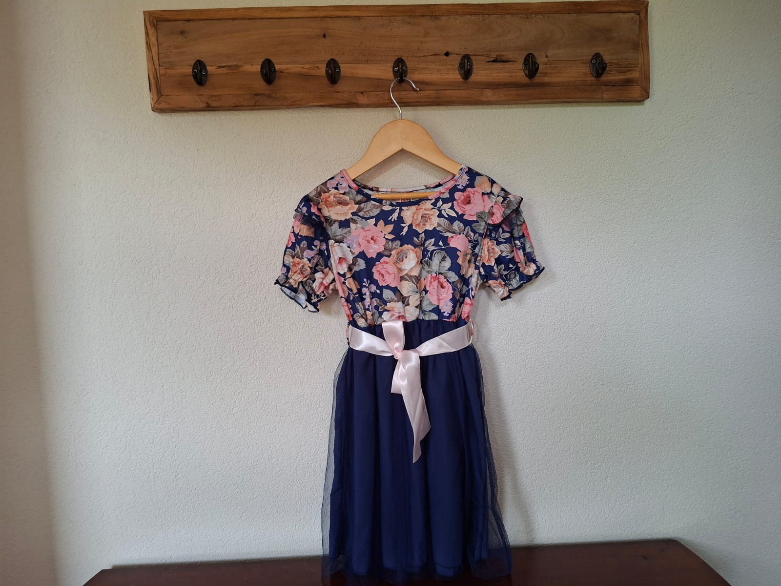 Gebloemd jurkje met effen rokje