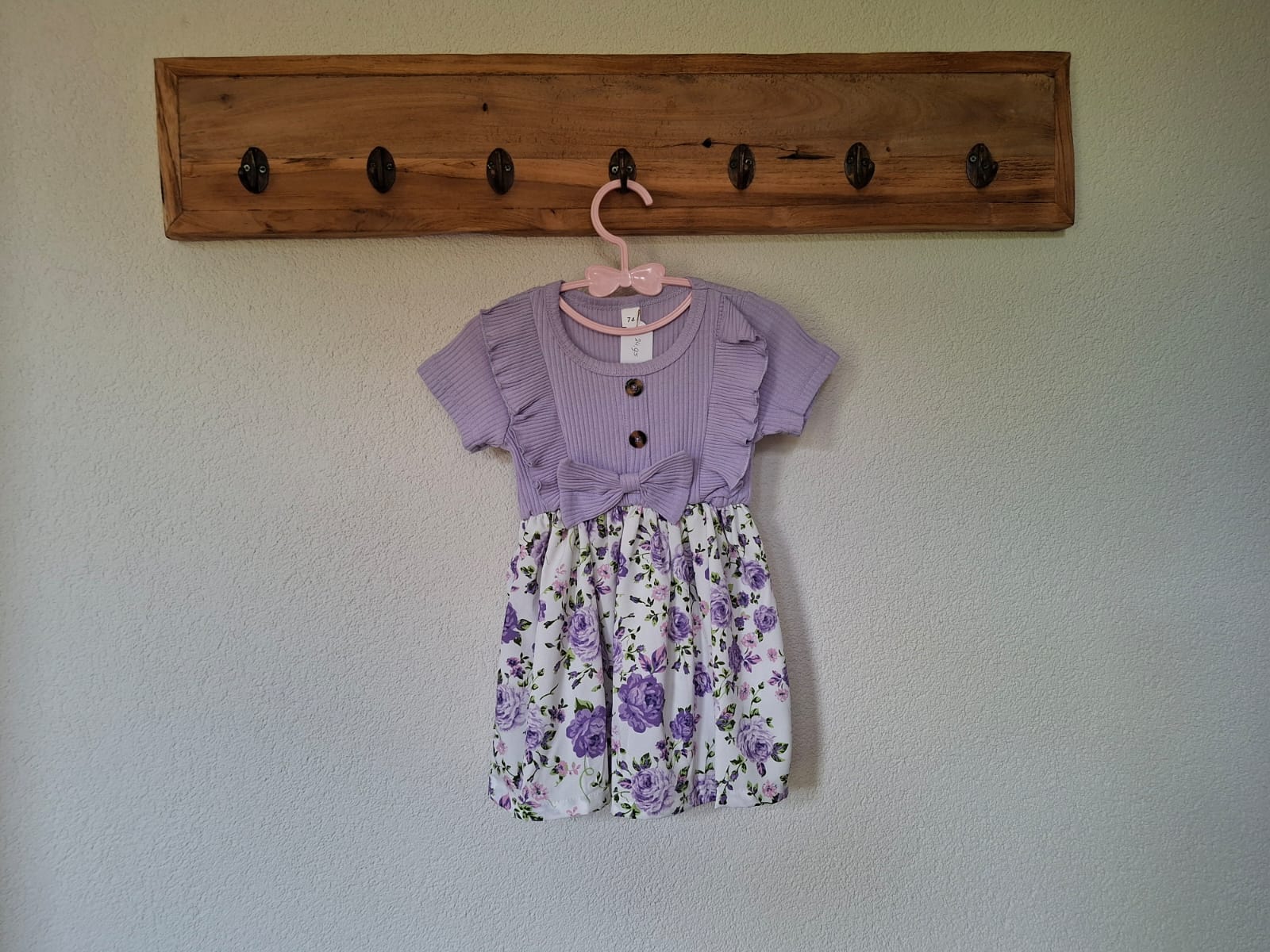 Lila-wit jurkje met bloemen