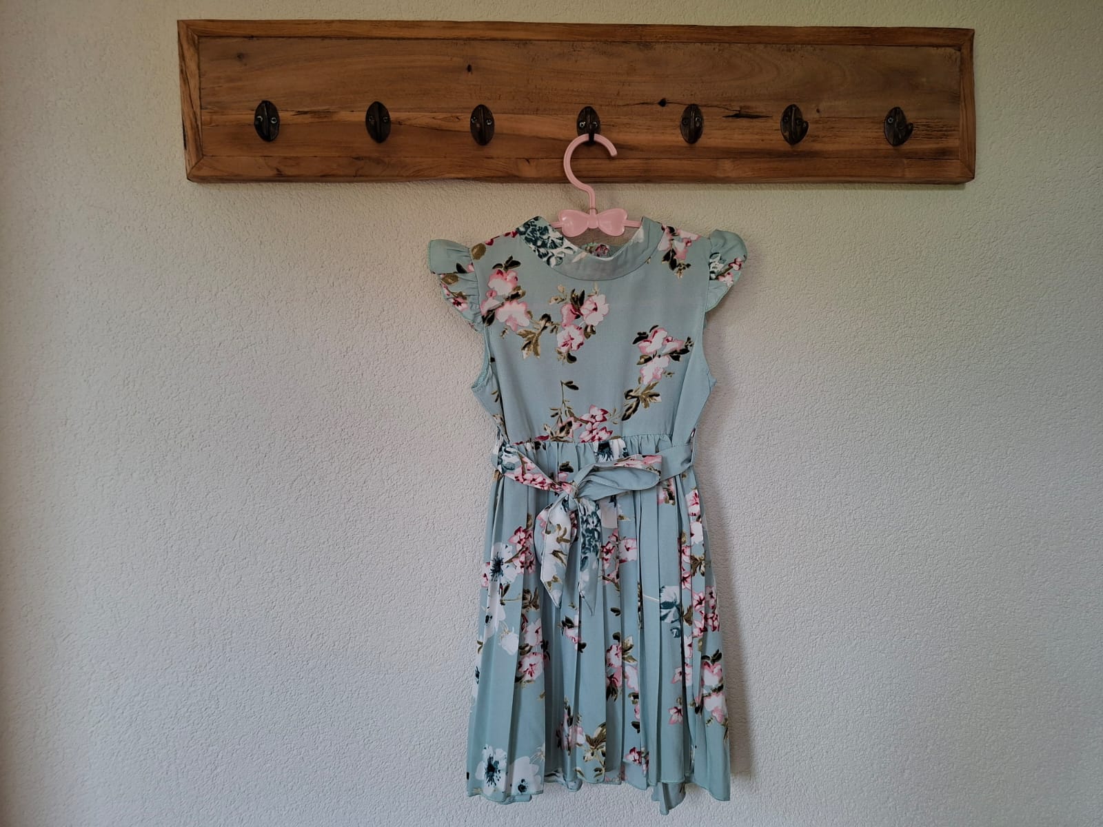 Oudgroen jurkje met bloemen