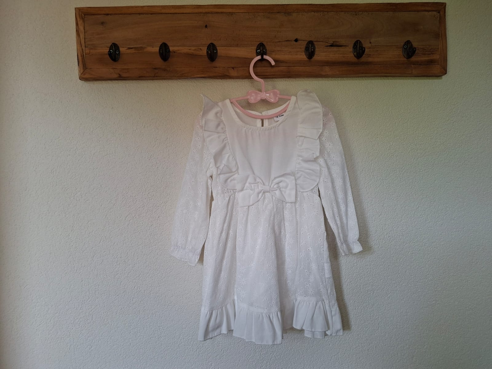 Broderie jurkje met lange mouw