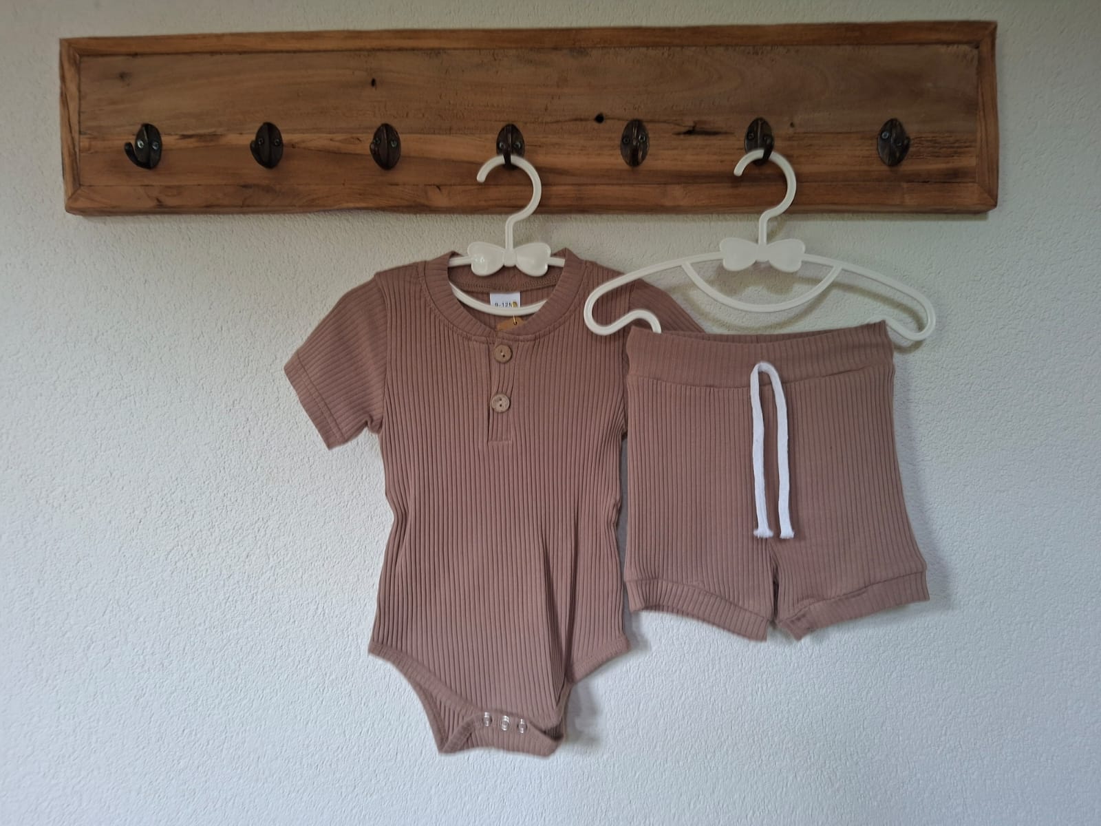Bruin rompertje met broekje